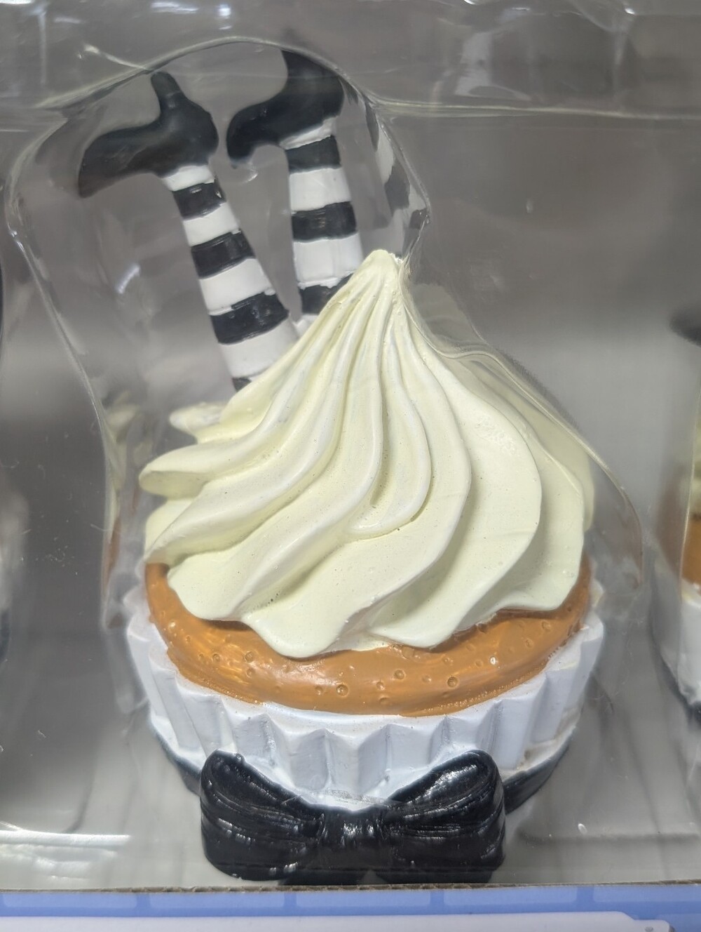 Sweet Treats Witchy Halloween Cupcake Set Figurine Decor 🧙🦇 Resin, Set Of 3 - Picture 4 of 6
